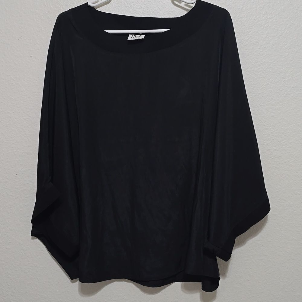 Women's planet by Lauren G cropped long sleeve top one size #N2